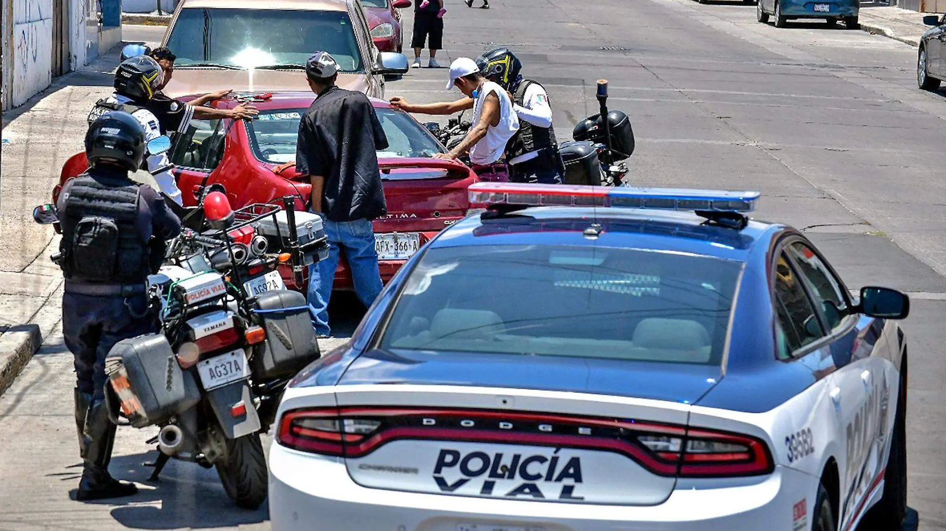 policia municipal detiene a personas